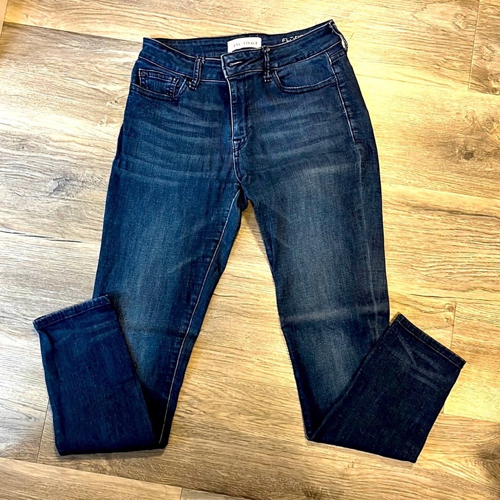 DL1061 Florence Instasculpt Jeans